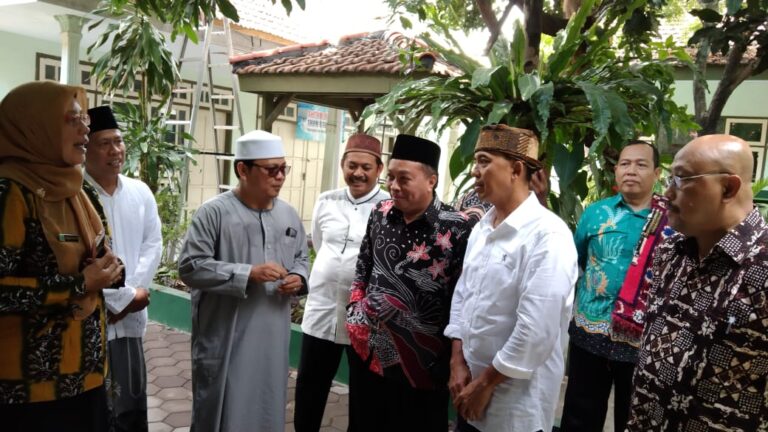 MUI Kaji Pelaksanaan Salat Jumat di SMPN 1 Dringu